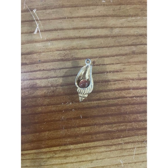 Vintage Gold Shell Pendant with Real Goldstone - Picture 1 of 7